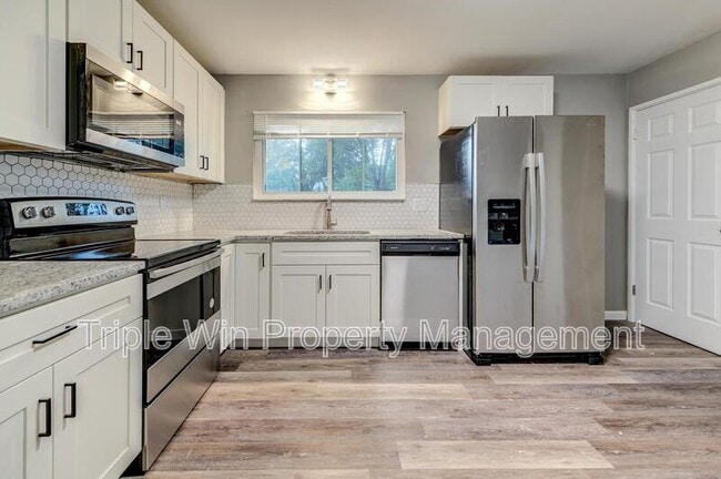Building Photo - 1225 Thrush Ln