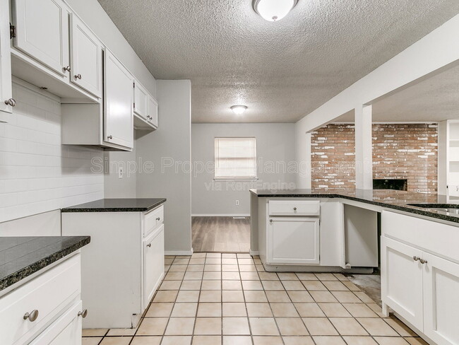 Building Photo - 8510 Candlewood Dr