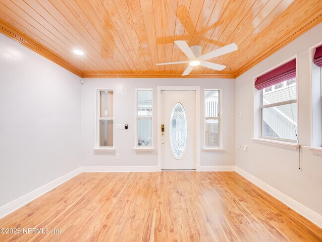 Building Photo - 6472 Putnam St