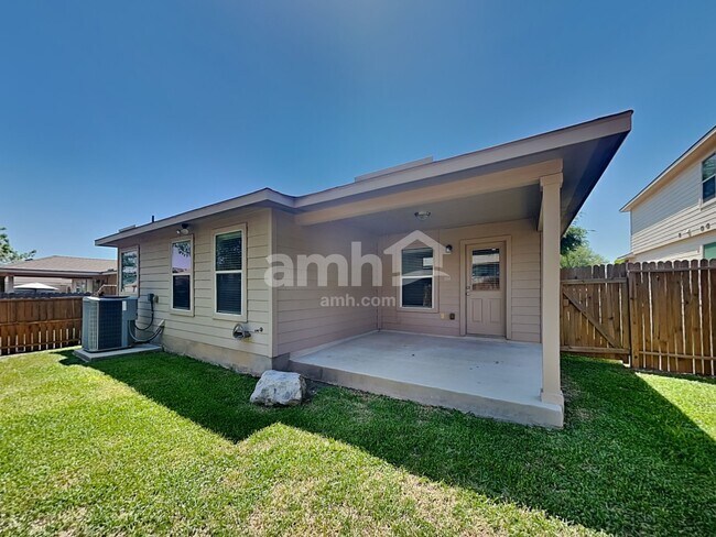 Building Photo - 132 Harness Ln