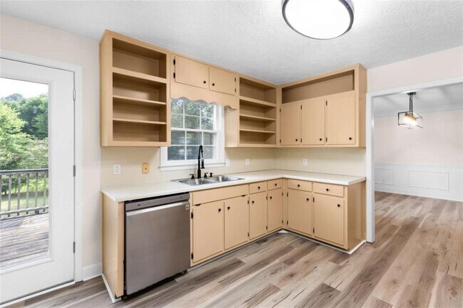 Building Photo - 2250 Ridge Forest Dr