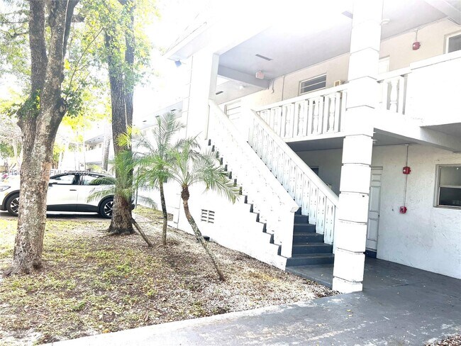 Building Photo - 17255 SW 95th Ave