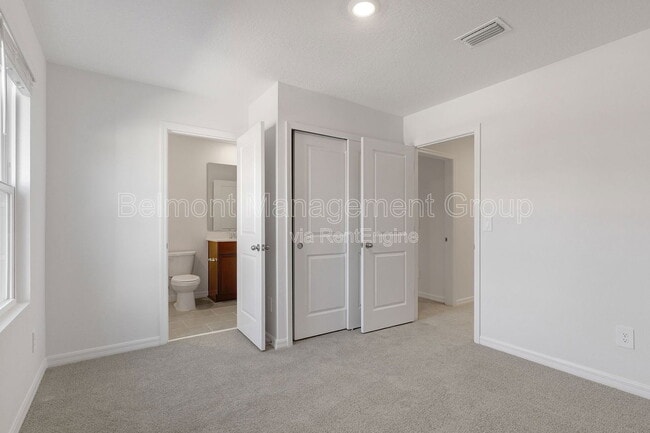 Building Photo - 1122 Bradford Pk Dr