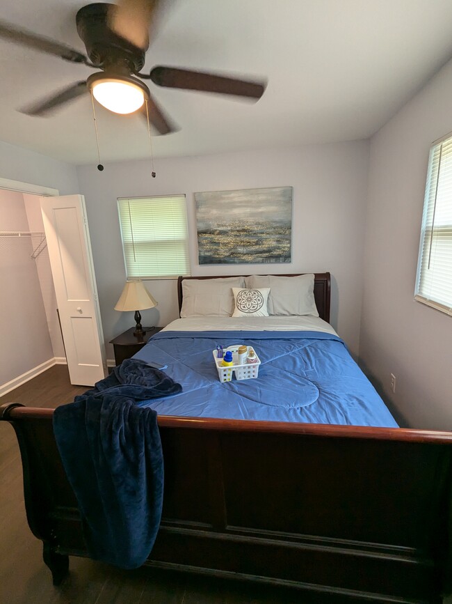 Sleigh Queen Bed - 4803 Howard Dr