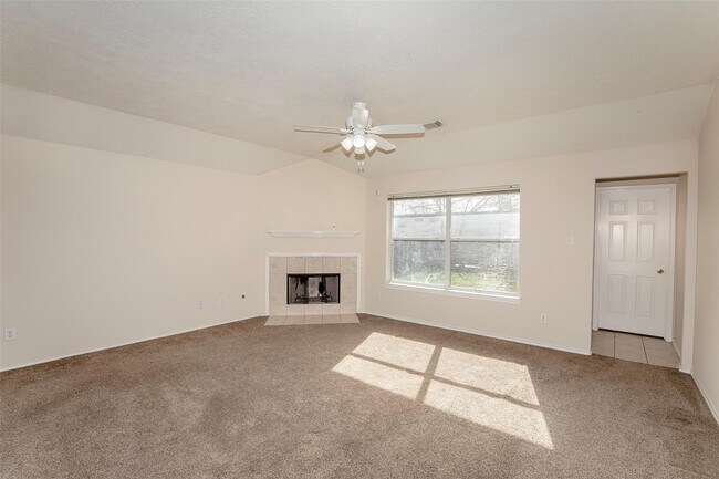 Building Photo - 5008 Blanco Dr