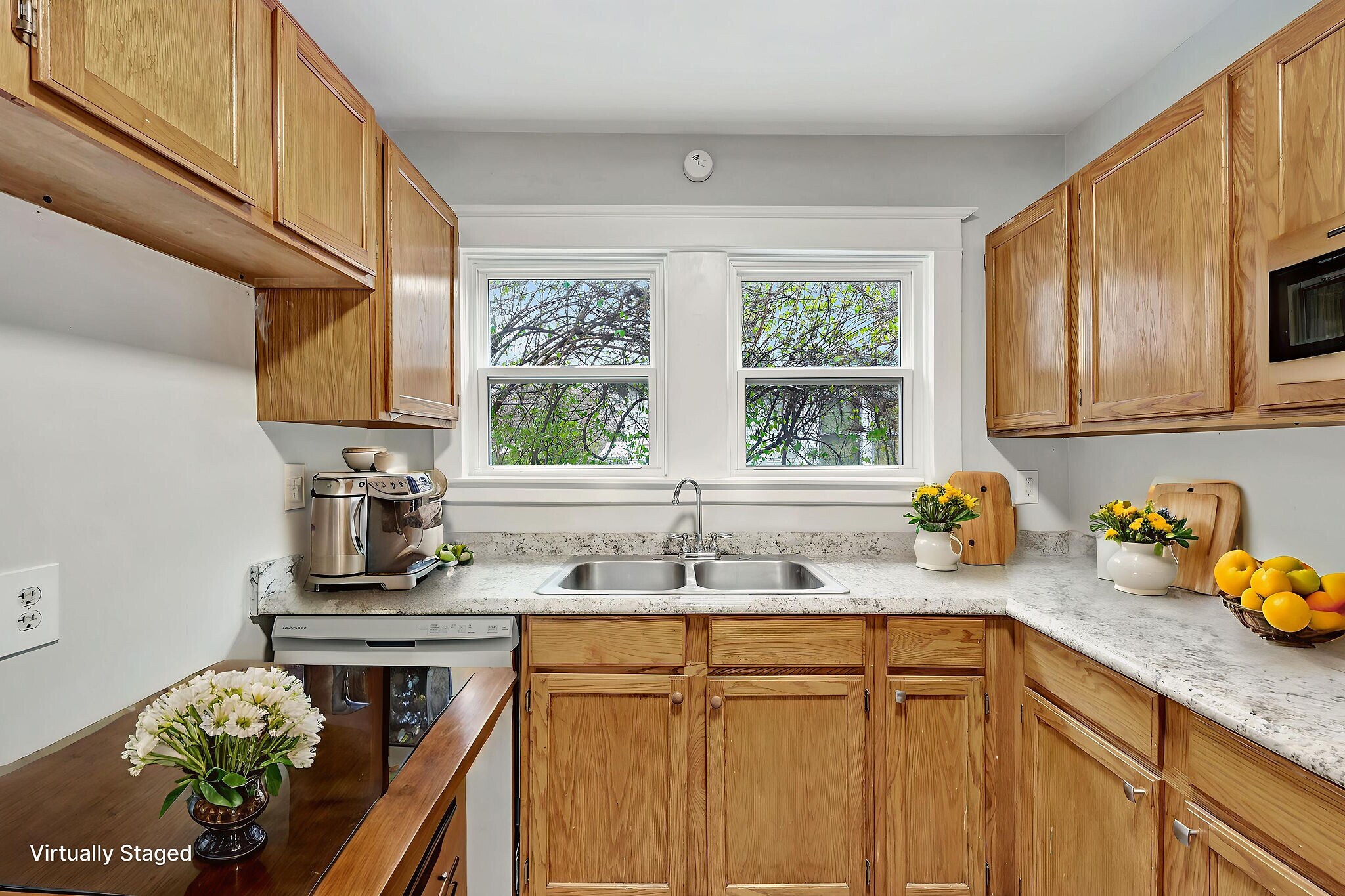 Building Photo - 2241 Hannaford Ave