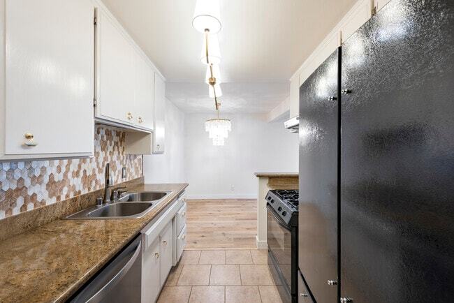 Building Photo - 4524 Tujunga Ave