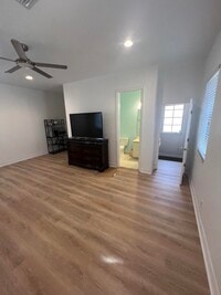 Building Photo - 138 Lismore Ln