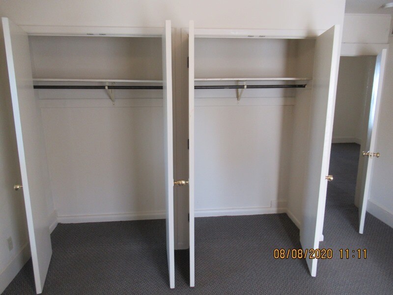 Building Photo - 419 E 12th St