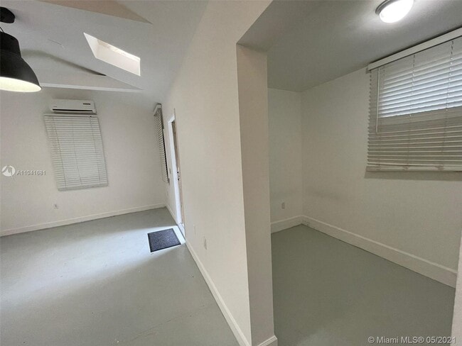 Building Photo - 118 NW 24th St