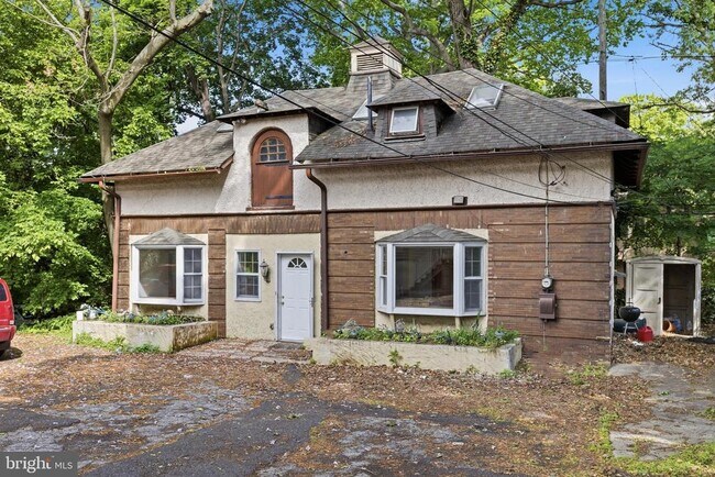 Building Photo - 5939 Drexel Rd