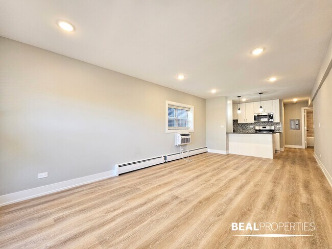 Building Photo - 553 W Stratford Pl