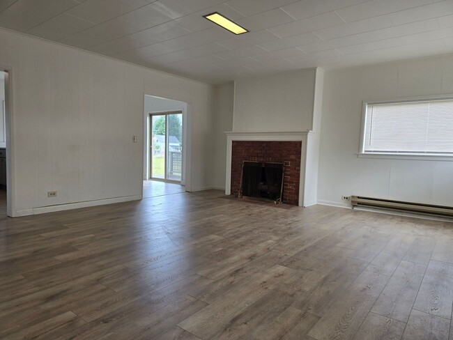 Building Photo - Newly remodeled two bedroom home - Port To...