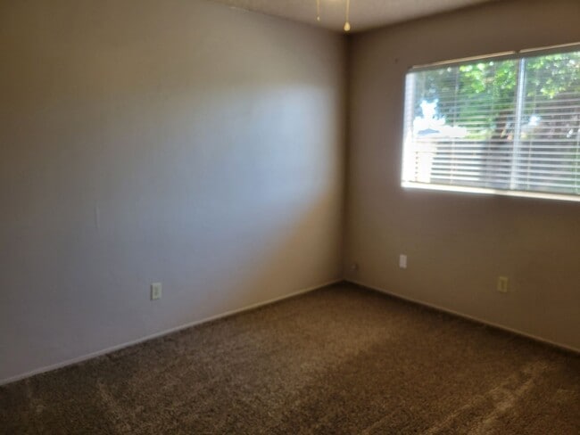 Building Photo - Apply Now!