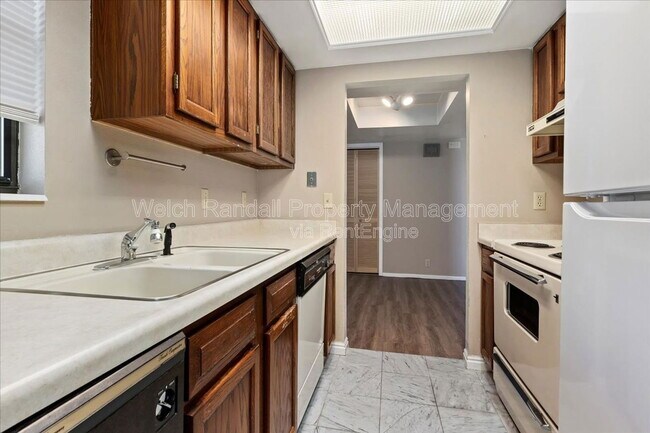 Building Photo - 6871 Countrywoods Cir