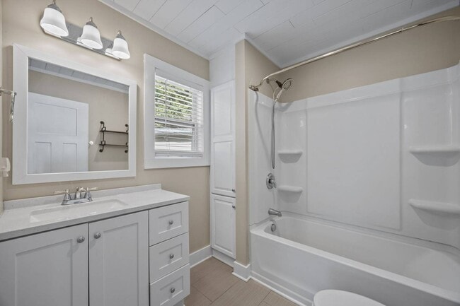 Building Photo - 251 Landwood Ln