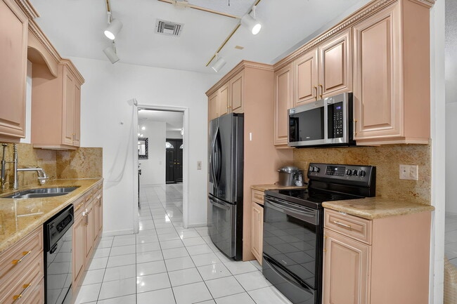 Building Photo - 7690 Solimar Cir