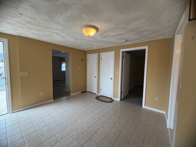 Building Photo - 79 N Main St