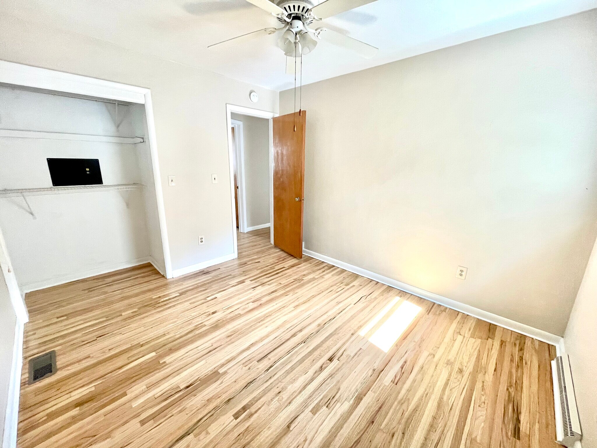 Building Photo - 709 Sackett St