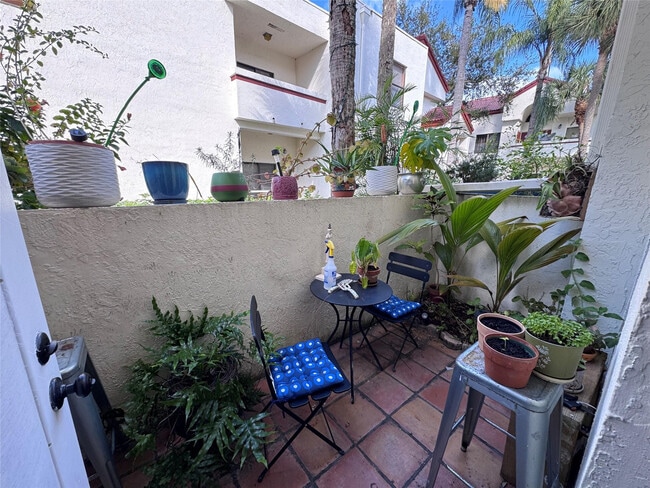 Building Photo - 1417 Avon Ln