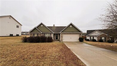 Building Photo - 1915 Soque Cir