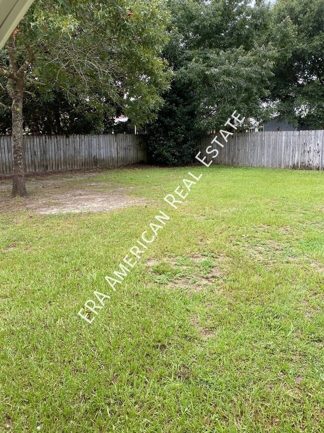 Building Photo - 2820 Tamiami Trail