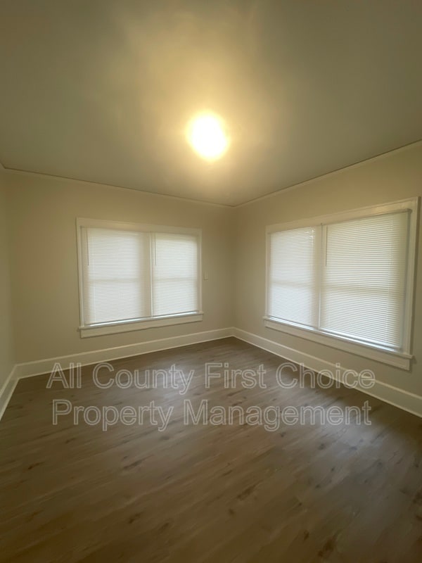 Building Photo - 1111 James Ave S