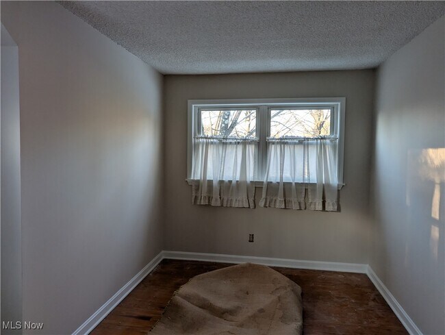 Building Photo - 703 Avondale St