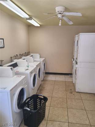 Building Photo - 1390 E Vegas Valley Dr