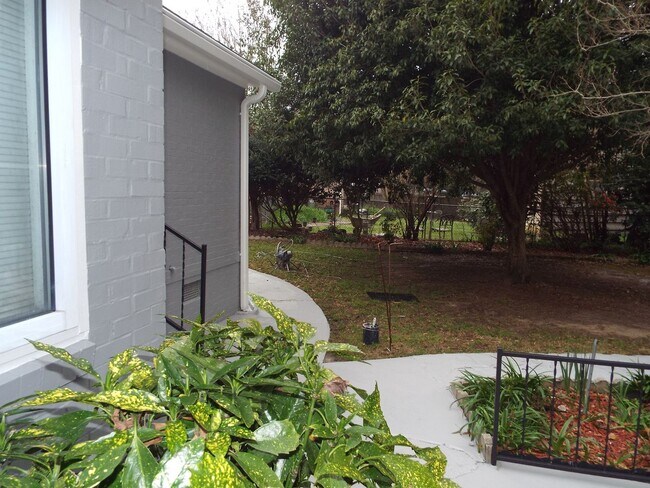 Building Photo - 3608 Gurley Dr