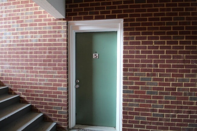 Building Photo - Great Two Bedroom Condo Available - 1010-5 Blueridge Dr.