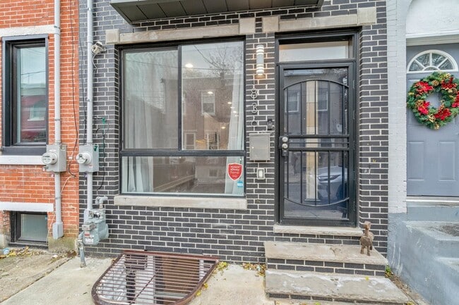 Building Photo - 1836 Ingersoll St
