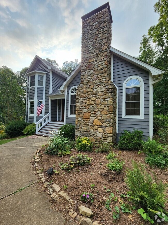 Building Photo - Large Fletcher Rental