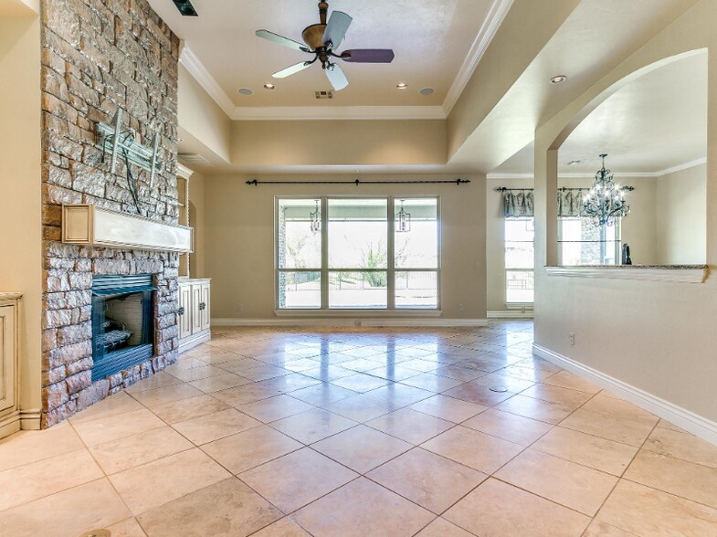 Building Photo - 2525 SE 13th St