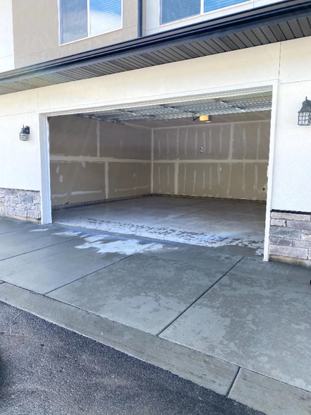 Building Photo - 424 W 40 S