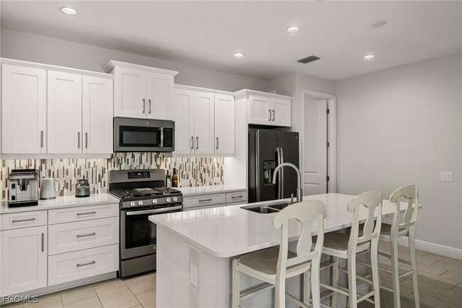 Building Photo - 11755 Solano Dr