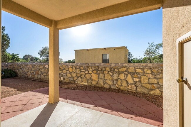 Building Photo - 2353 Saturn Cir