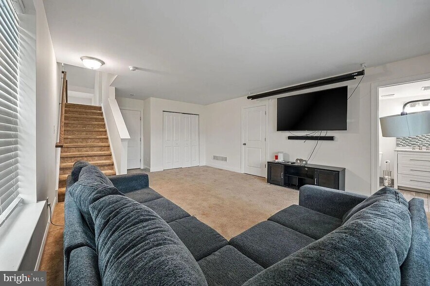 Building Photo - 1340 Carrick Ct