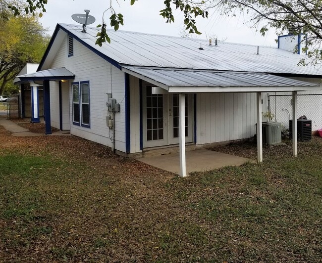 Building Photo - READY FOR MOVE-IN 410/Marbach!