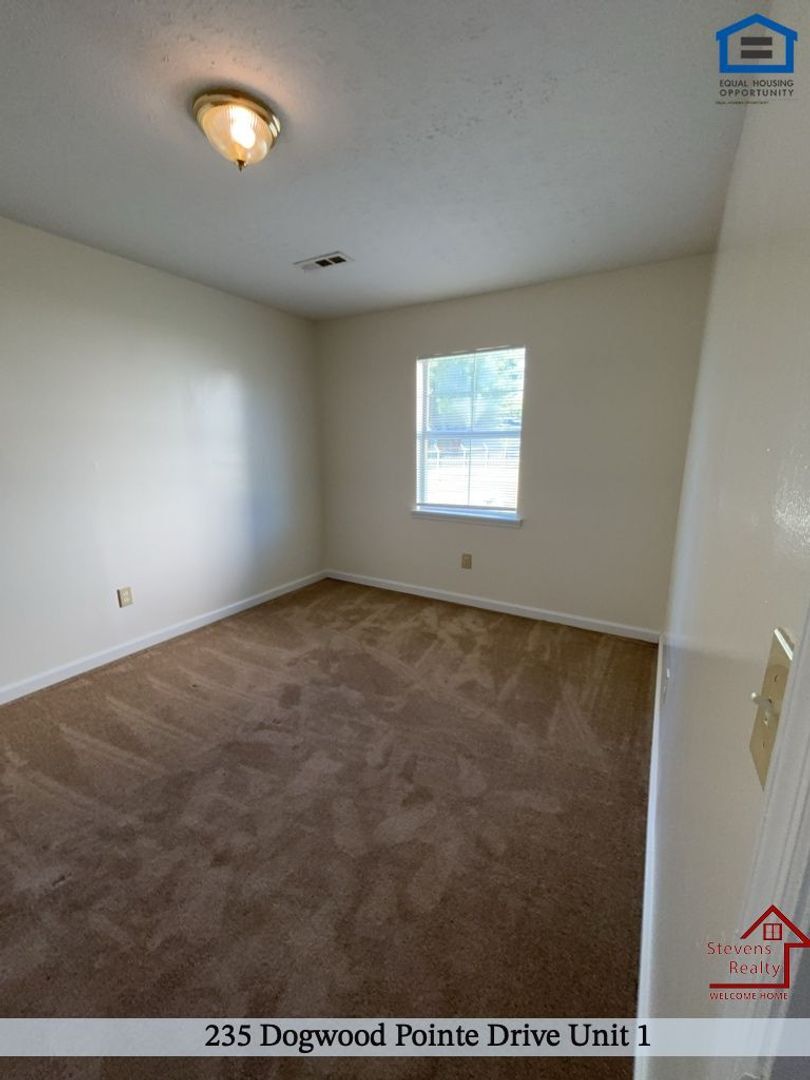 Building Photo - 235 Dogwood Pointe Dr