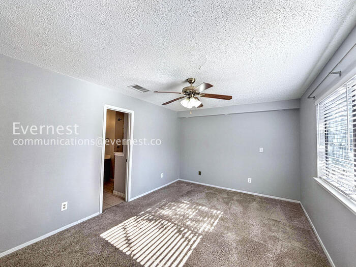 Building Photo - 915 Pyegrave Pl