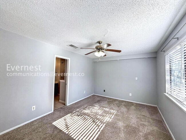 Building Photo - 915 Pyegrave Pl