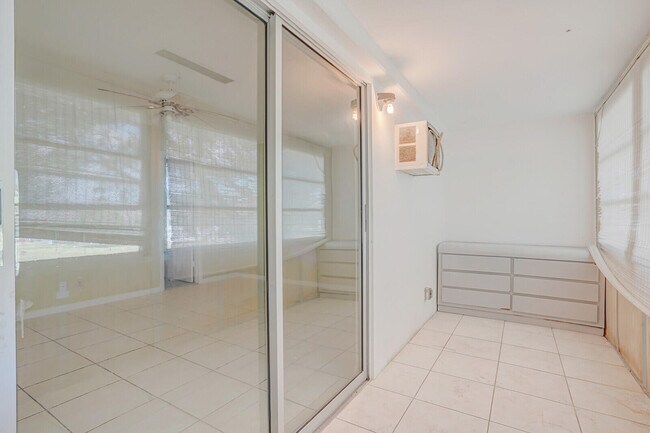 Building Photo - 177 Newport Dr