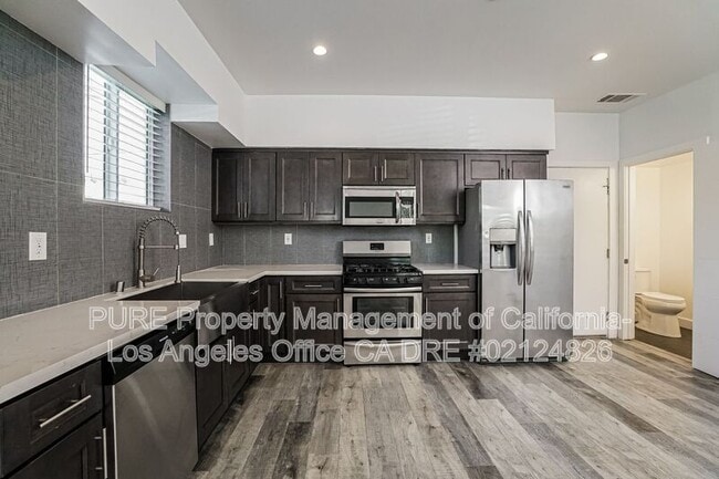 Building Photo - 1342 N Kenmore Ave