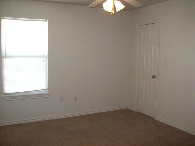 Building Photo - 803 N Bangor Ave