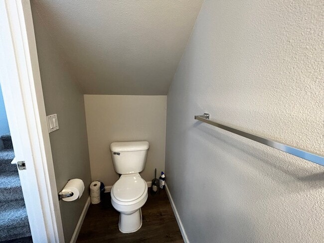 Building Photo - 3 Bedroom Beaverton Home with A/C!
