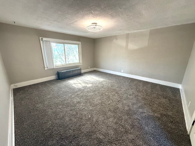 Building Photo - 922 Maple St