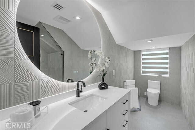 Building Photo - 430 W Kenneth Rd