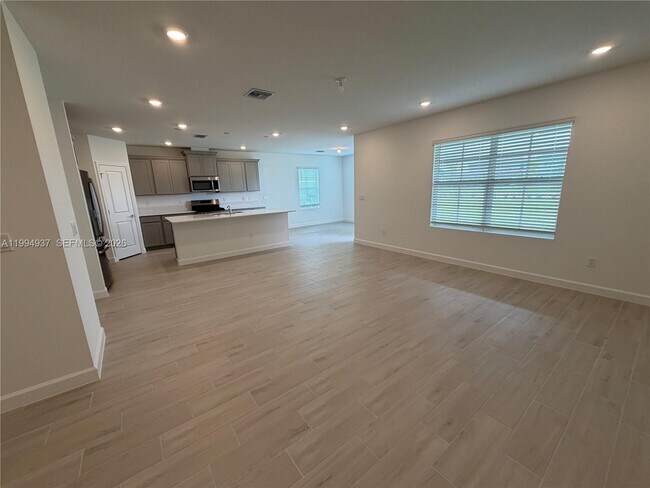 Building Photo - 1694 Hoot Owl Holw