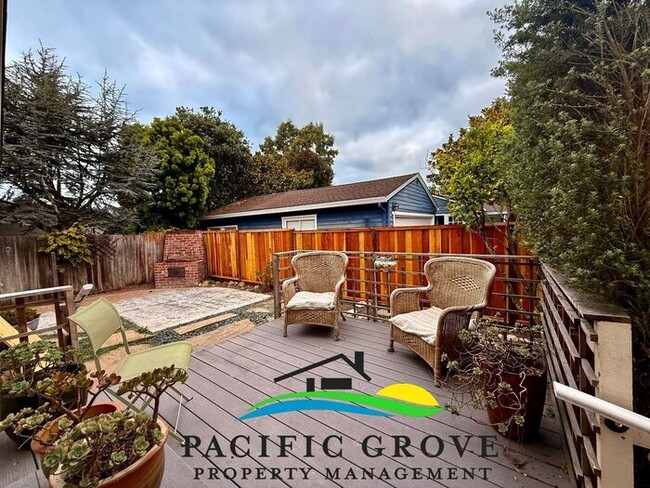 Building Photo - Pacific Grove 2-bedroom , 2 bath. Prime Wa...